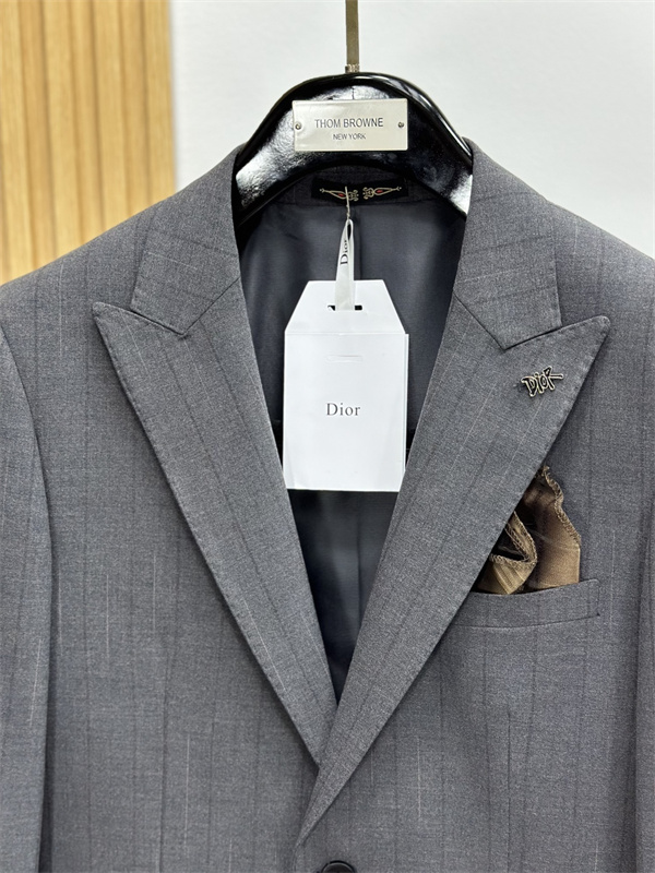 しなやか質感 ロングユース 落ち着きある品格 DIOR ディオール コピー テーラードスーツ