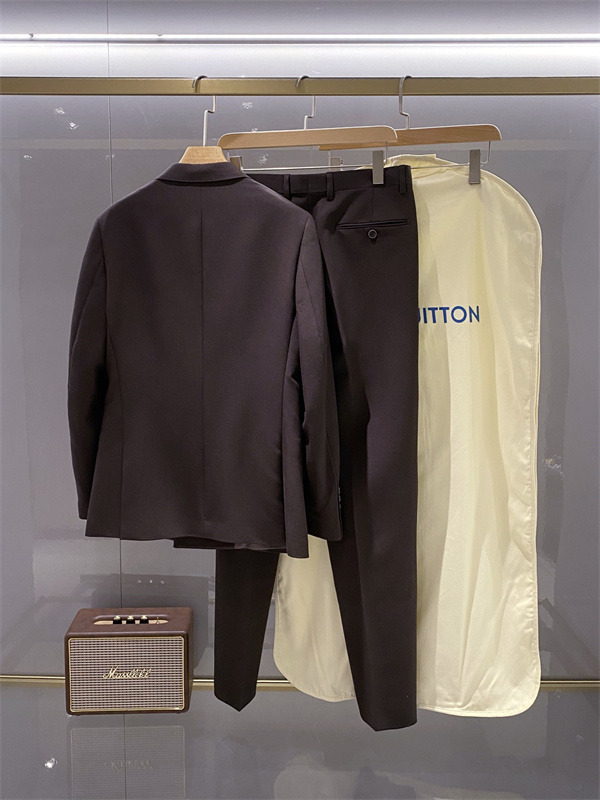 快適フィット シャープなシルエット 落ち着きある品格 LOUIS VUITTON ルイヴィトン コピー ダブルスーツ 着回し力良好