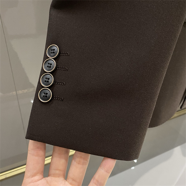 快適フィット シャープなシルエット 落ち着きある品格 LOUIS VUITTON ルイヴィトン コピー ダブルスーツ 着回し力良好