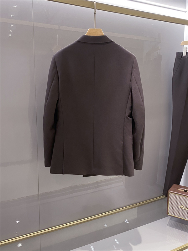 快適フィット シャープなシルエット 落ち着きある品格 LOUIS VUITTON ルイヴィトン コピー ダブルスーツ 着回し力良好