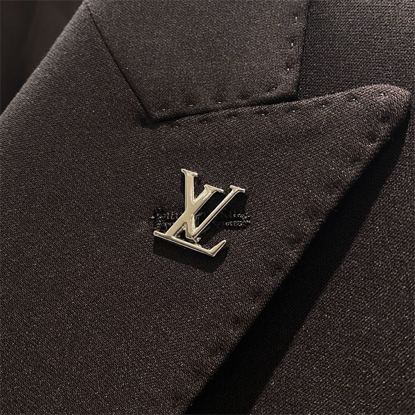 快適フィット シャープなシルエット 落ち着きある品格 LOUIS VUITTON ルイヴィトン コピー ダブルスーツ 着回し力良好