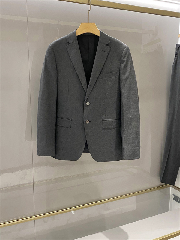 グレートーン シャープな輪郭 都会派スタイル THOM BROWNE トムブラウン コピー スーツセットアップ 2026新作 注目度上昇