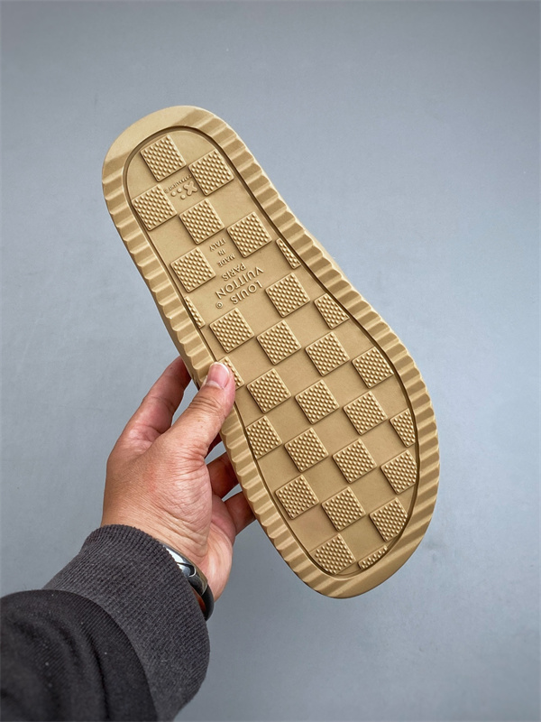 LOUIS VUITTON ルイヴィトン コピー スライドサンダル 新作注目 モノグラム型押し ワイドストラップ