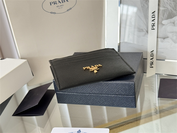 PRADA プラダ コピー フラグメントケース 新作注目 サフィアーノ調 薄型カード収納 ゴールド金具