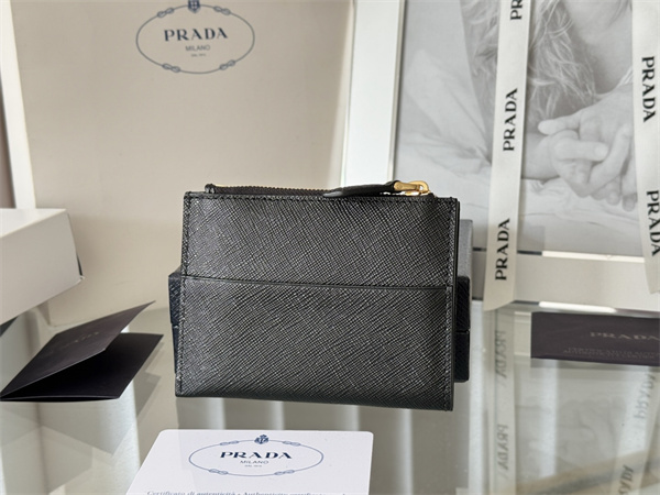 PRADA プラダ コピー フラグメントケース 新作注目 サフィアーノ調 薄型カード収納 ゴールド金具