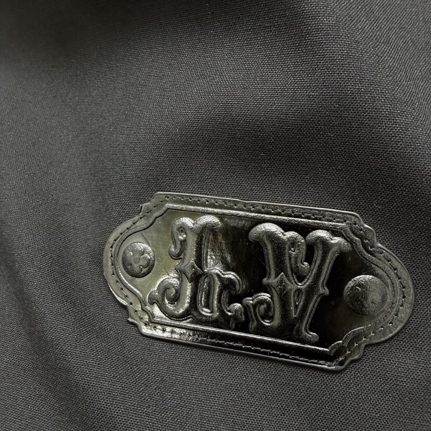 構築的ウエスタンヨーク スナップボタン LOUIS VUITTON ルイヴィトン コピー シャツジャケット 話題の新顔