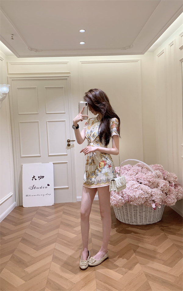 VERSACE ヴェルサーチ コピー 半袖ワンピース 予約注目 バロックプリント ウエストリボン 夏映えスタイル