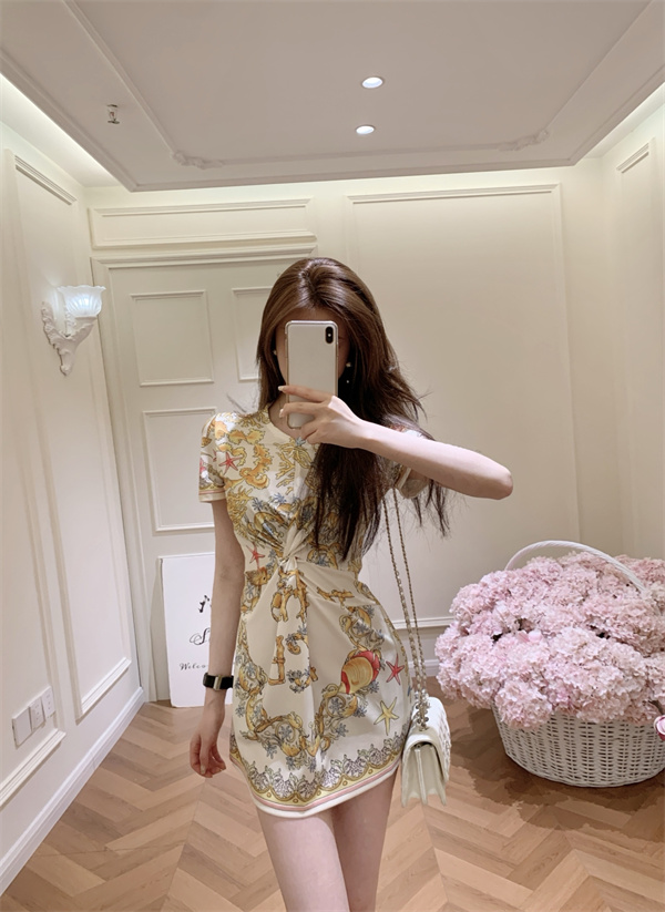 VERSACE ヴェルサーチ コピー 半袖ワンピース 予約注目 バロックプリント ウエストリボン 夏映えスタイル