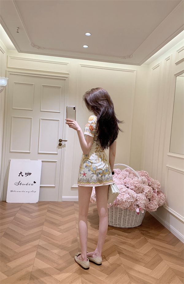 VERSACE ヴェルサーチ コピー 半袖ワンピース 予約注目 バロックプリント ウエストリボン 夏映えスタイル