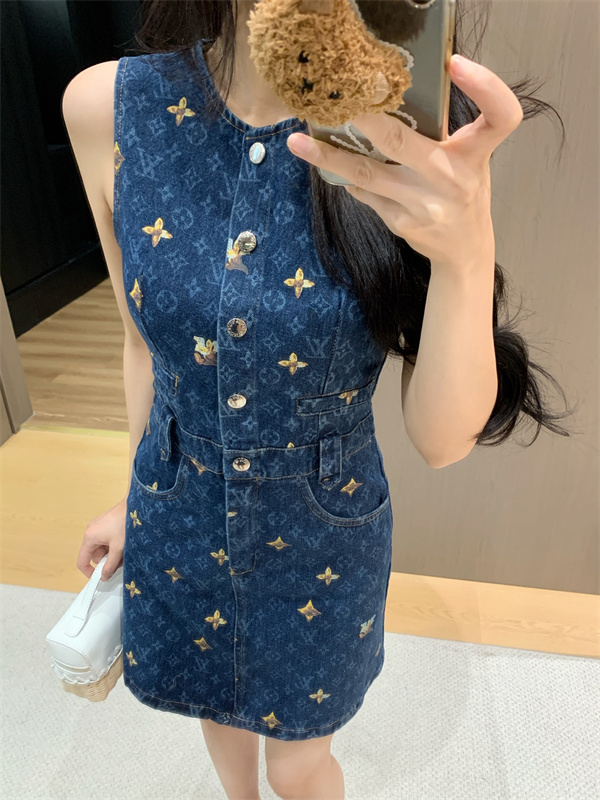 売れ筋候補 メタルボタン ポケット付き LOUIS VUITTON ルイヴィトン コピー ノースリーブデニムワンピース すっきりシルエット