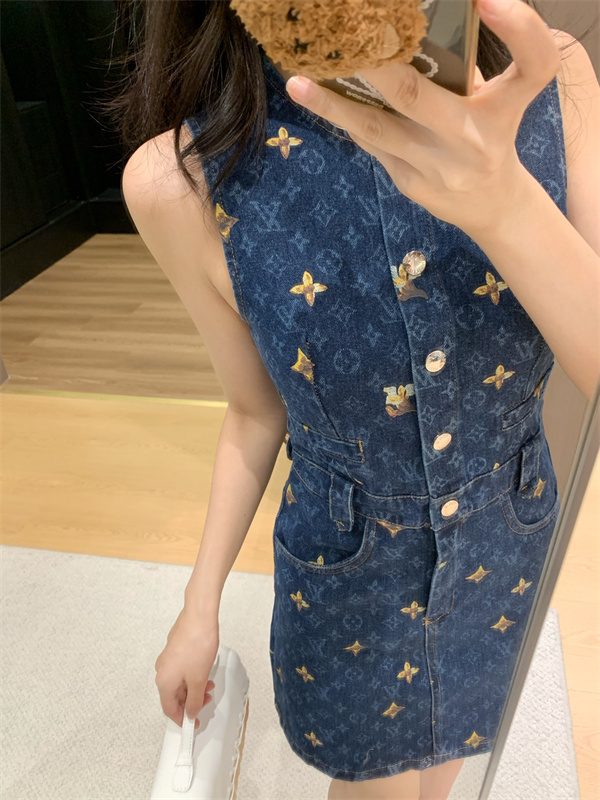 売れ筋候補 メタルボタン ポケット付き LOUIS VUITTON ルイヴィトン コピー ノースリーブデニムワンピース すっきりシルエット