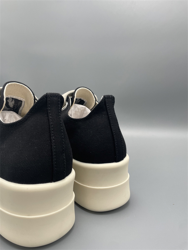極太シューレース 重厚フォルム 個性派モデル RICK OWENS リック・オウエンス コピー 厚底ローカットスニーカー 話題沸騰