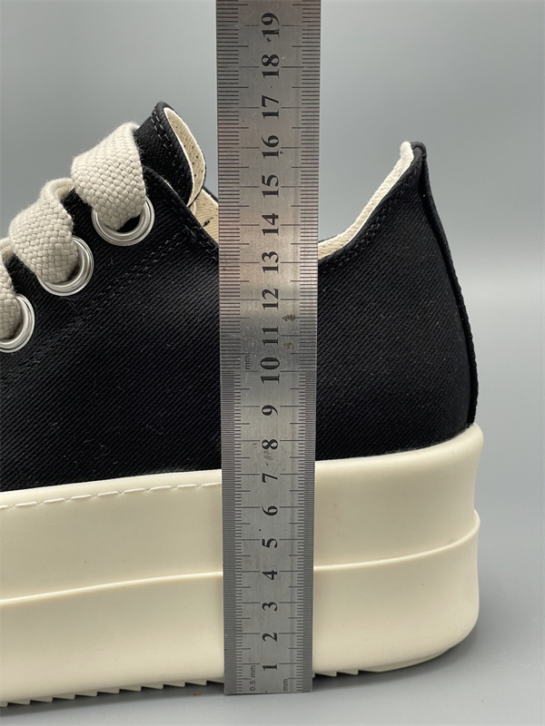 極太シューレース 重厚フォルム 個性派モデル RICK OWENS リック・オウエンス コピー 厚底ローカットスニーカー 話題沸騰