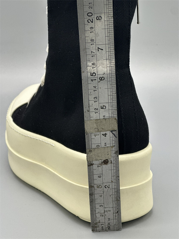 ロングレースアップ ボリュームソール シャープな存在感 RICK OWENS リック・オウエンス コピー 厚底ハイカットスニーカー 話題先行