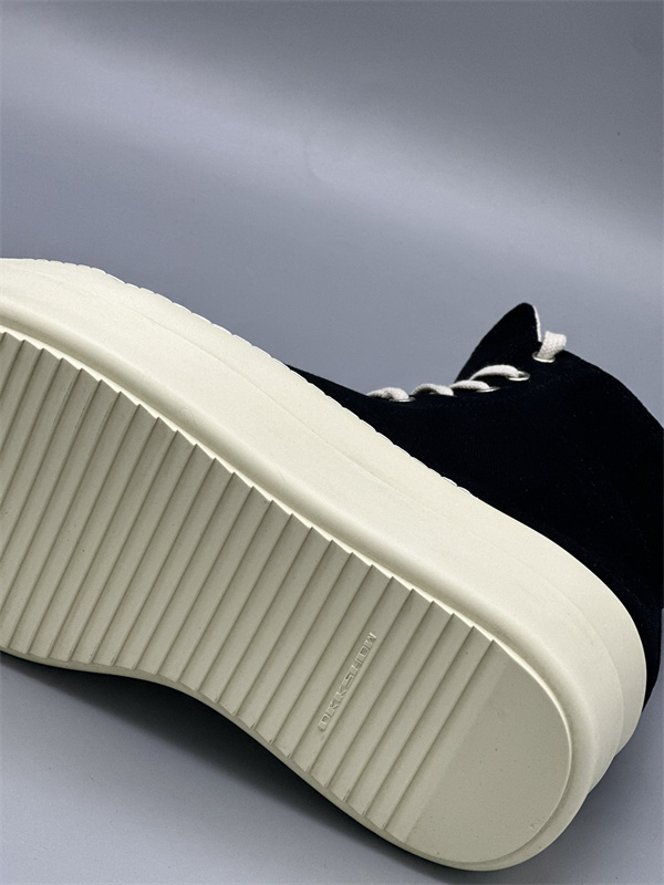 ロングレースアップ ボリュームソール シャープな存在感 RICK OWENS リック・オウエンス コピー 厚底ハイカットスニーカー 話題先行