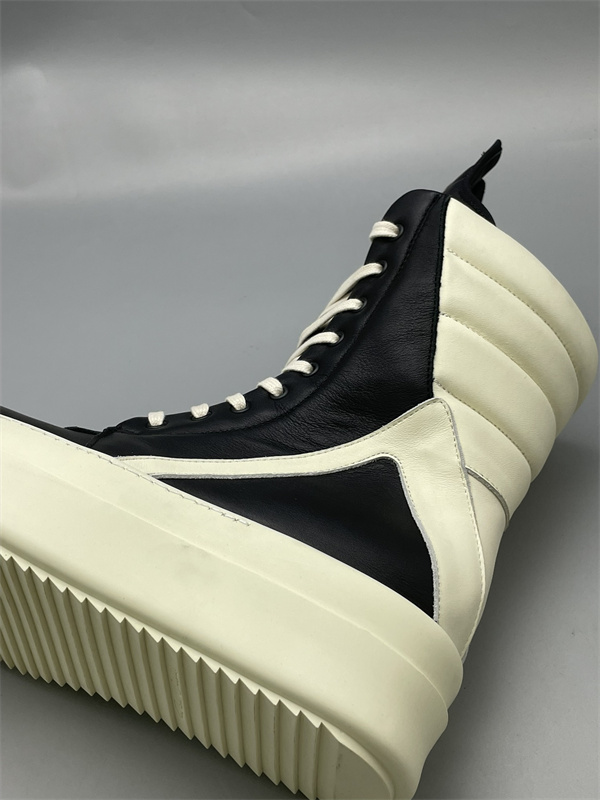  バイカラー切替 ボリュームソール RICK OWENS リック・オウエンス コピー 厚底ロングハイカットスニーカー 未来的モード 視線集中