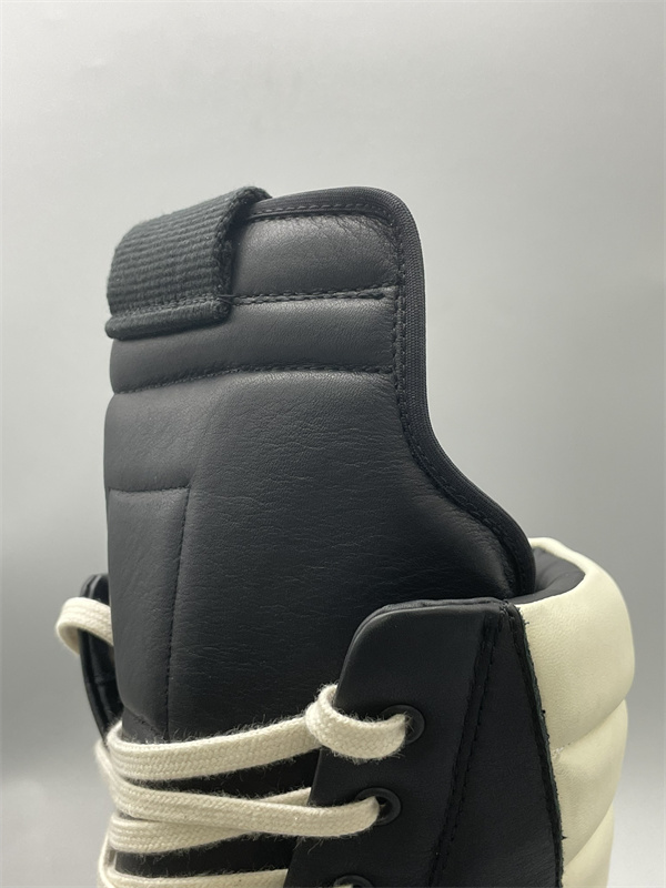  バイカラー切替 ボリュームソール RICK OWENS リック・オウエンス コピー 厚底ロングハイカットスニーカー 未来的モード 視線集中
