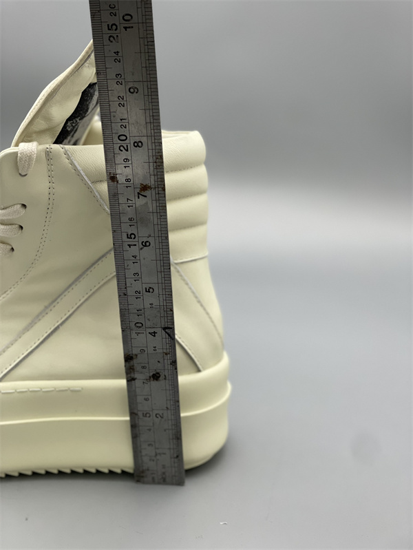 レースアップ仕様  RICK OWENS リック・オウエンス コピー プラットフォームシューズ 軽快なホワイトモデル 洗練モード