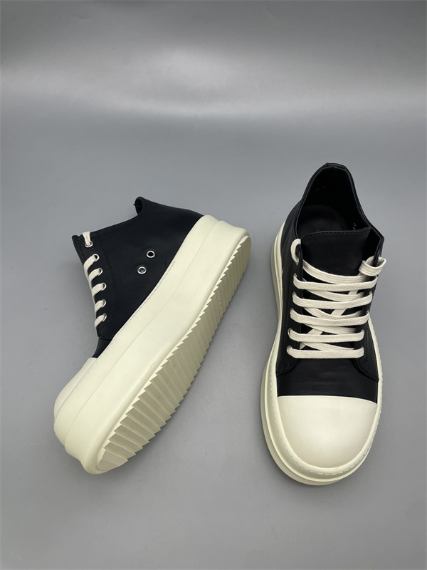モノトーン配色 RICK OWENS リック・オウエンス コピー 厚底ローカットスニーカー 端正なボリュームフォルム 定番人気