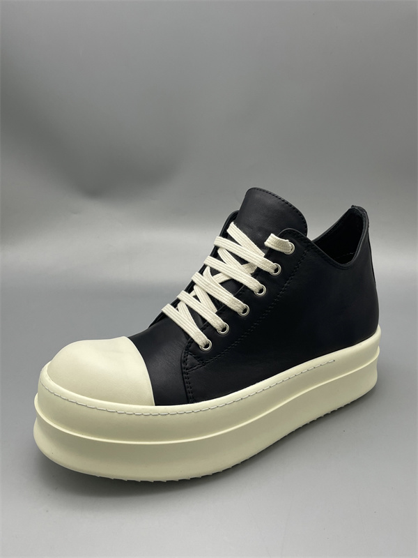モノトーン配色 RICK OWENS リック・オウエンス コピー 厚底ローカットスニーカー 端正なボリュームフォルム 定番人気