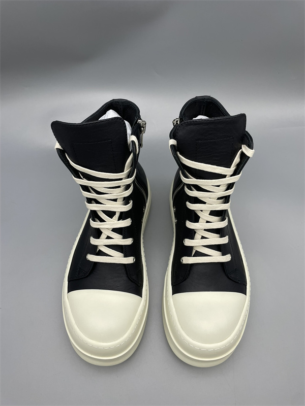 クッションタン 脚長バランス RICK OWENS リック・オウエンス コピー ボリュームスニーカー ストリート主役 旬顔モデル