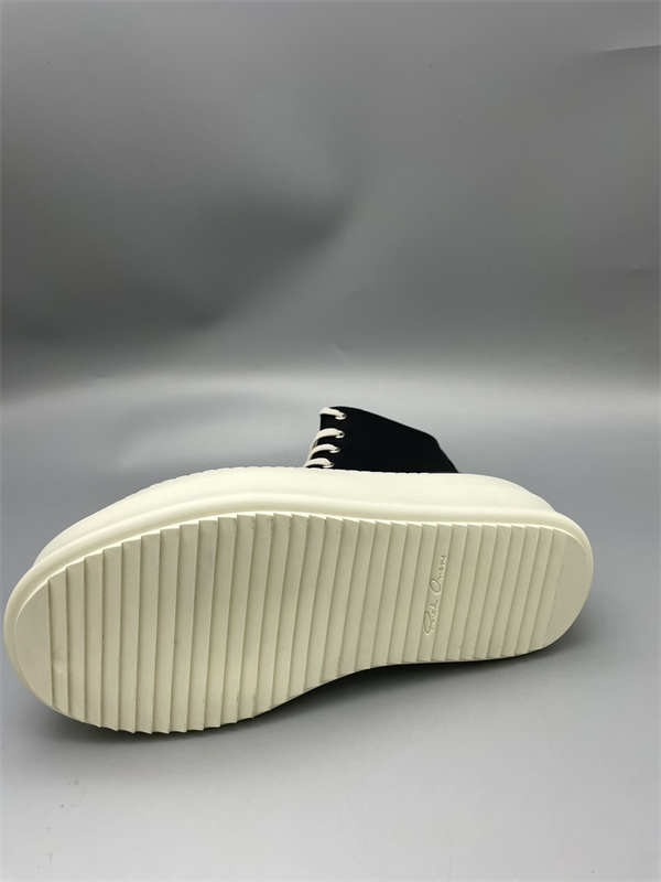 クッションタン 脚長バランス RICK OWENS リック・オウエンス コピー ボリュームスニーカー ストリート主役 旬顔モデル