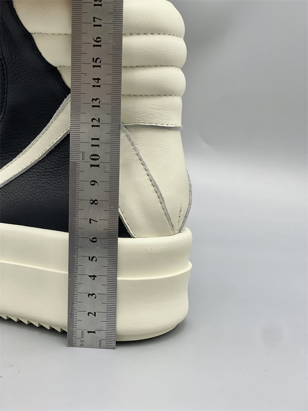 バイカラーパネル ワイドミッドソール RICK OWENS リック・オウエンス コピー 厚底ハイカットスニーカー 近未来的フォルム 人気上昇
