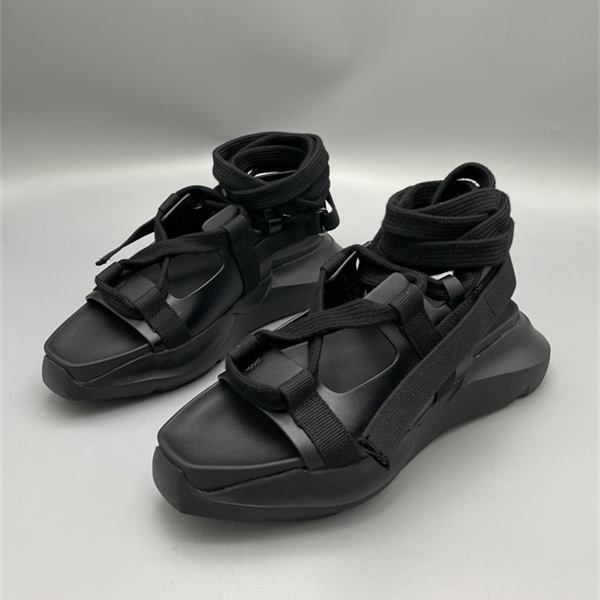 多重ストラップ RICK OWENS リック・オウエンス コピー レースアップサンダル 立体感あふれるモデル 話題先取り