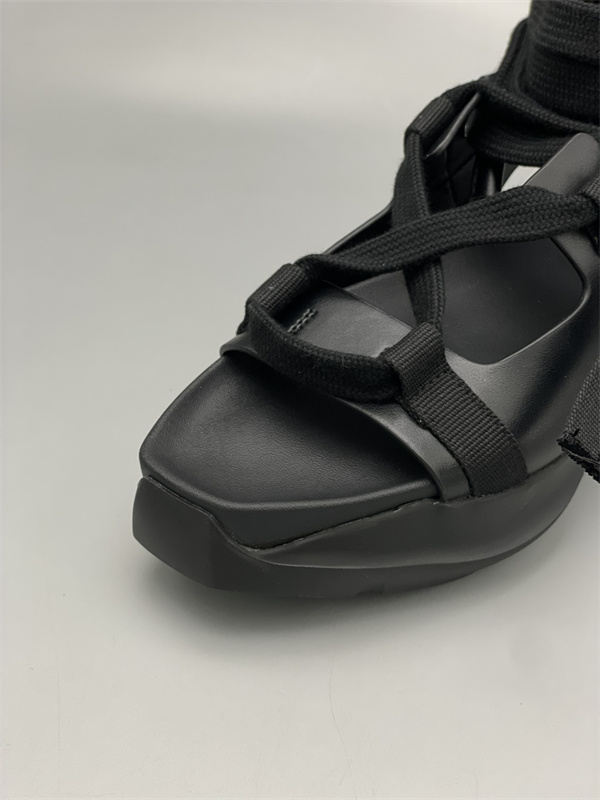 多重ストラップ RICK OWENS リック・オウエンス コピー レースアップサンダル 立体感あふれるモデル 話題先取り