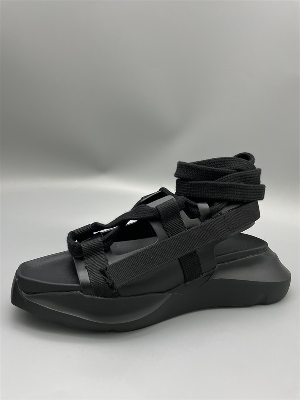 多重ストラップ RICK OWENS リック・オウエンス コピー レースアップサンダル 立体感あふれるモデル 話題先取り