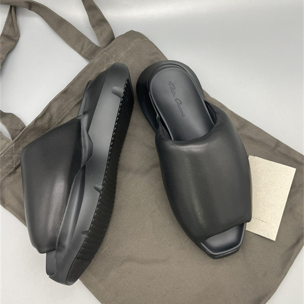 ワイドストラップ 安定ソール 洗練シルエット RICK OWENS リック・オウエンス コピー レザーミュール デイリー対応 足元更新