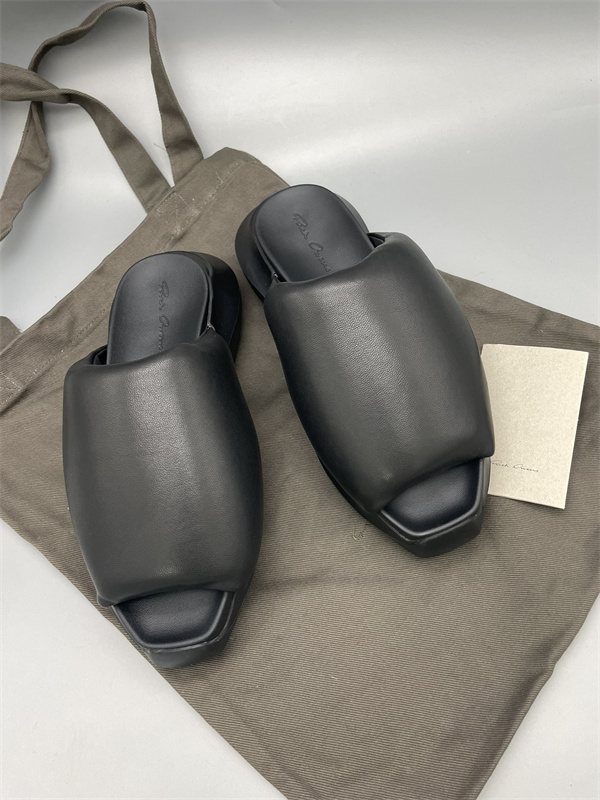ワイドストラップ 安定ソール 洗練シルエット RICK OWENS リック・オウエンス コピー レザーミュール デイリー対応 足元更新