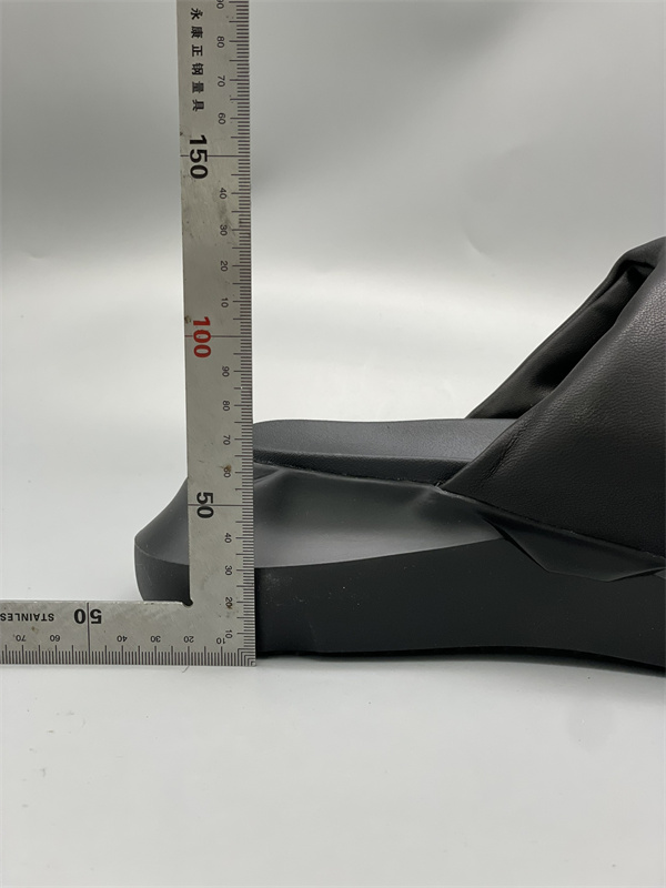 ワイドストラップ 安定ソール 洗練シルエット RICK OWENS リック・オウエンス コピー レザーミュール デイリー対応 足元更新