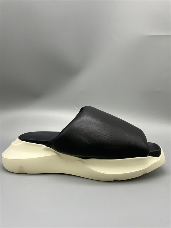 アイボリーソール RICK OWENS リック・オウエンス コピー ミュールサンダル モダンな存在感 人気沸騰