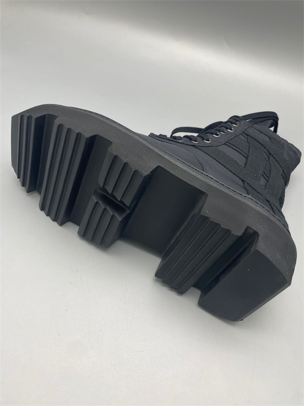 ラグソール RICK OWENS リック・オウエンス コピー 厚底レースアップブーツ ミリタリーモード仕様 注目度急伸