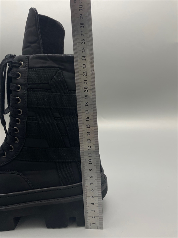 ラグソール RICK OWENS リック・オウエンス コピー 厚底レースアップブーツ ミリタリーモード仕様 注目度急伸
