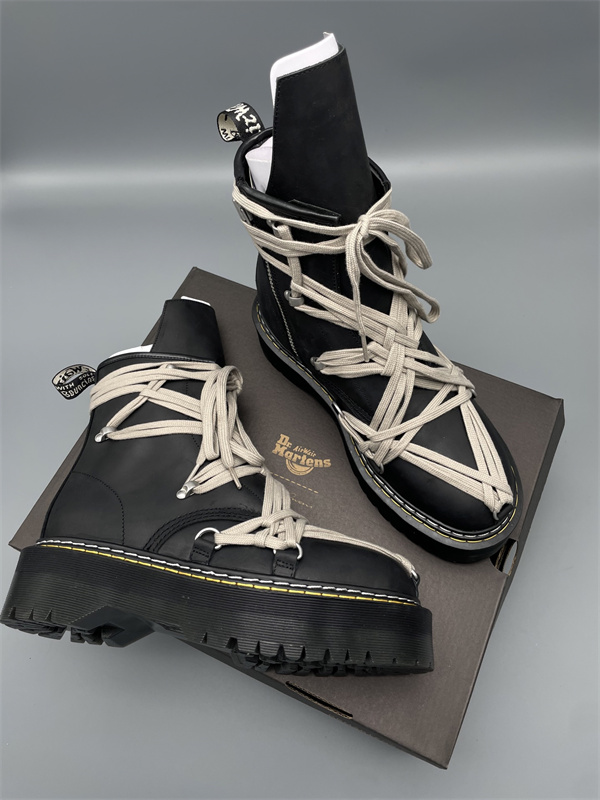 ワイドソール RICK OWENS リック・オウエンス コピー プラットフォームコンバットブーツ 前衛ムード際立つ一足 圧倒的造形