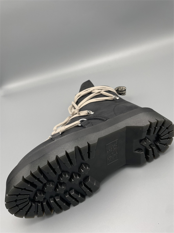 ワイドソール RICK OWENS リック・オウエンス コピー プラットフォームコンバットブーツ 前衛ムード際立つ一足 圧倒的造形