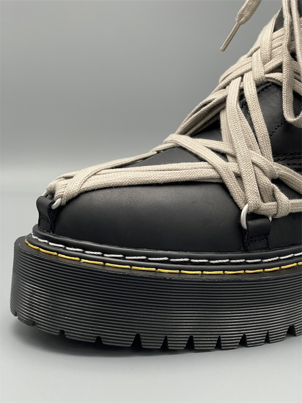 ワイドソール RICK OWENS リック・オウエンス コピー プラットフォームコンバットブーツ 前衛ムード際立つ一足 圧倒的造形