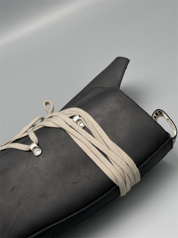 グリップアウトソール RICK OWENS リック・オウエンス コピー コンバットロングブーツ 力強い足元 個性派支持