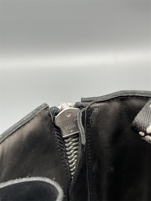 グリップアウトソール RICK OWENS リック・オウエンス コピー コンバットロングブーツ 力強い足元 個性派支持