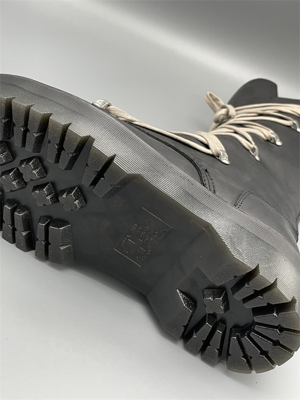 グリップアウトソール RICK OWENS リック・オウエンス コピー コンバットロングブーツ 力強い足元 個性派支持