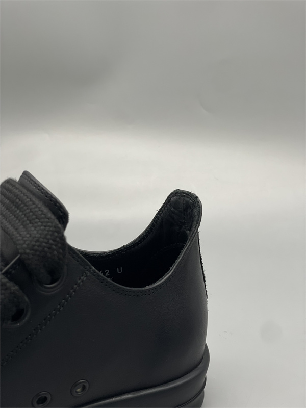 配色プラットフォーム RICK OWENS リック・オウエンス コピー 厚底ローカットスニーカー 印象的なボリューム設計 人気再燃