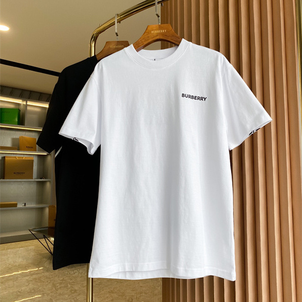 グラフィック映え メンズTシャツ フロントミニロゴ BURBERRY バーバリー コピー 半袖Tシャツ 大胆バックデザイン