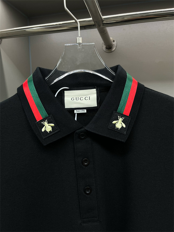 アイコニック映え ポロトップス 配色リブカラー 3ボタン前立て GUCCI グッチ コピー メンズ半袖ポロシャツ 端正シルエット