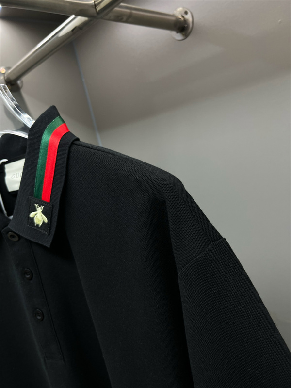 アイコニック映え ポロトップス 配色リブカラー 3ボタン前立て GUCCI グッチ コピー メンズ半袖ポロシャツ 端正シルエット