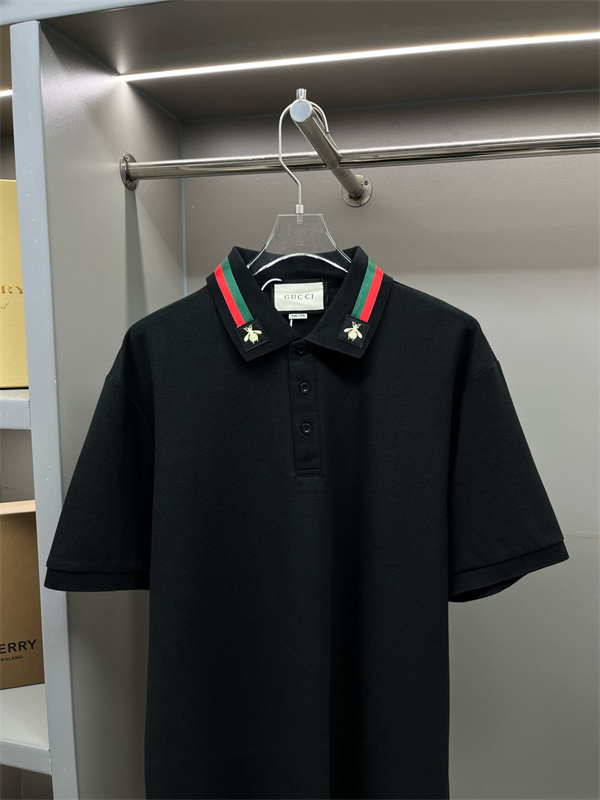 アイコニック映え ポロトップス 配色リブカラー 3ボタン前立て GUCCI グッチ コピー メンズ半袖ポロシャツ 端正シルエット
