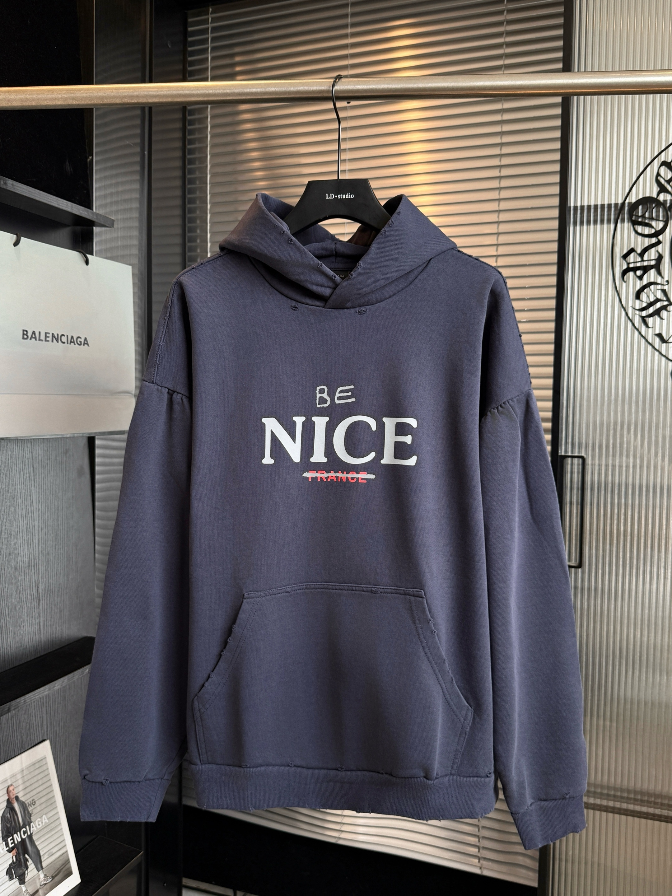 人気上昇 オーバーサイズパーカー FRANCEライン BALENCIAGA バレンシアガ コピー プルオーバーパーカー リブ仕立て