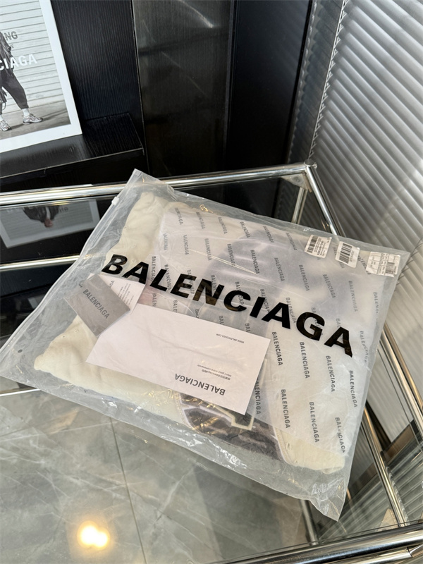 注目度上昇 ダメージパーカー ドロップショルダー BALENCIAGA バレンシアガ コピー プルオーバーパーカー カンガルーポケット