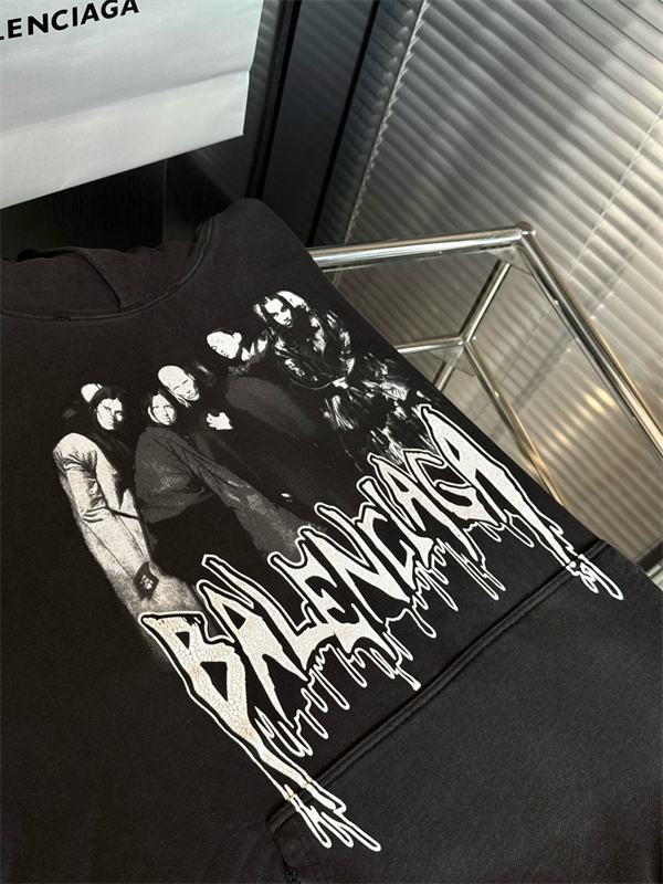 ストリート主役 ロゴフーディー 大判フォトプリント ドロップショルダー BALENCIAGA バレンシアガ コピー プルオーバーパーカー カンガルーポケット
